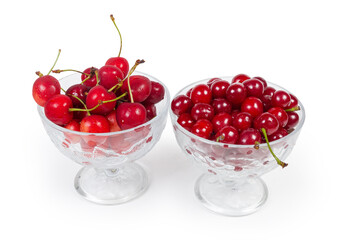 Sour cherries and sweet cherries in the two glass cups