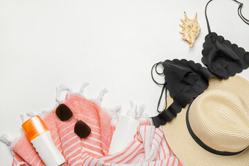 Obraz na płótnie Canvas Beach accessories with sunscreen cream on white background