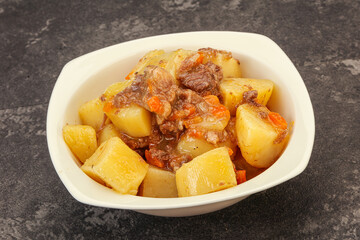 Roasted potato and beef with sauce