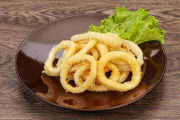 Roasted squid rings with salad