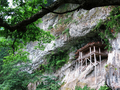 The Nageiredo Temple (鳥取三佛寺投入堂) in Tottori Prefecture, JAPAN