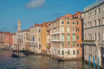 Fototapeta na wymiar Water channels in the city of Venice