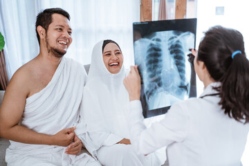 Fototapeta premium muslim medical checkup before hajj or umrah with doctor