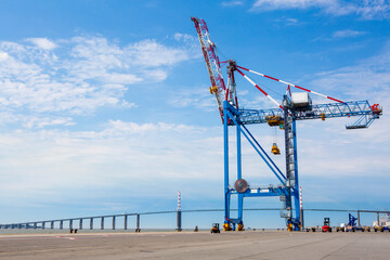 Grues portuaires