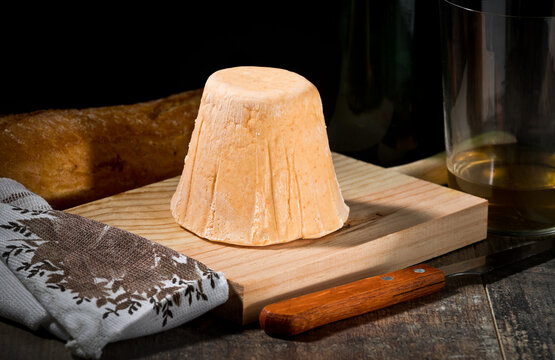 El queso Afuega'l pitu es un tipo de queso que se elabora en el Principado de Asturias, Espa&ntilde;a.
