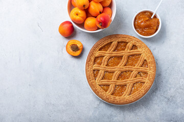 Sweet crust cake with apricots