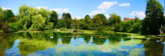Sigmaringen, Deutschland: Ein Park im grünen Gürtel um die Donau