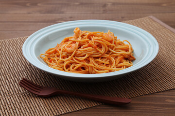 魚介のトマトソース スパゲッティー ペスカトーレ テーブル