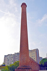 Chimeneas en el parque público de El Clot en Barcelona España

