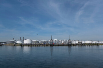 Obraz premium Oil refinery plant from industry zone, Aerial view oil and gas industrial