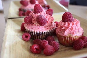 Muffins with cream and raspberries