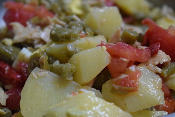 ensalada de judias, patatas, tomate y bonito