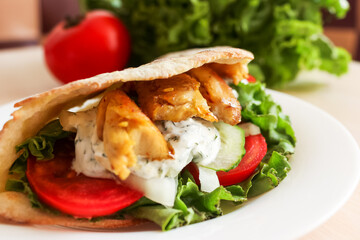 Pita salad with roasted chicken and vegetables