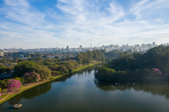 Fotos a&eacute;reas de parques em S&atilde;o Paulo, contraste da Natureza e o asfalto