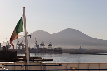 Napoli, all'alba l'area portuale con il Vesuvio alle spalle.