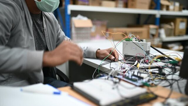 Electronic technician working in the lab,Experiment with the operation of the robot control circuit.
