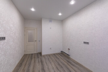 Fototapeta na wymiar empty white kitchen with a door