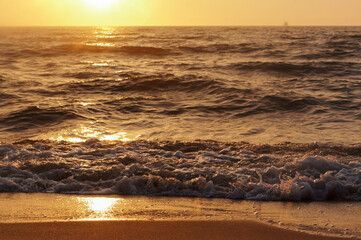 Obraz premium Sunset over the sea. Reflection of sunlight in the sea waves. The sky in the sunset rays.