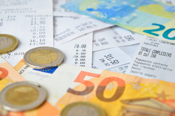 receipts, notes and coins; payment of daily expenses.