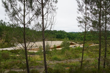 Le lac rouge de Guizengeard 