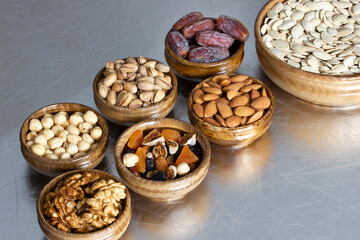 mixed nuts and dried fruits