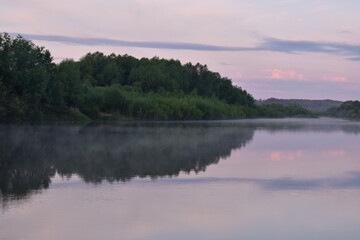 Obraz na płótnie Canvas gentle beautiful dawn on a small river