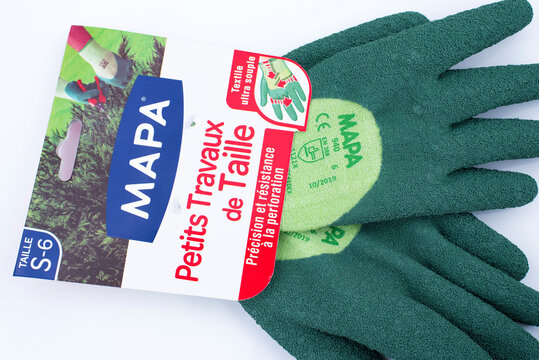 gants de jardinage de la marque MAPA, France en 2020