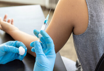 The doctor prepared a syringe to inject the patient with the underlying symptoms in the hospital.