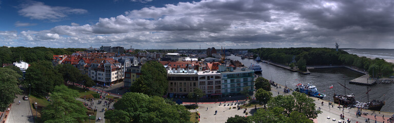 Panorama miasta Kołobrzeg - widok z latarni morsiej na miasto i port © Ola i Eryk