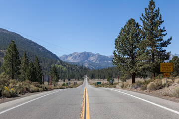 carretera de parque nacional de yosemite en EEUU