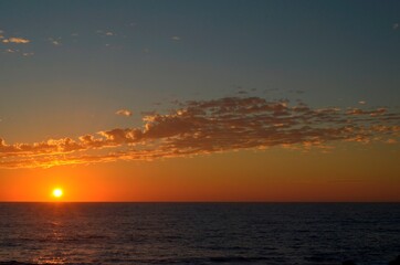 atardecer en el mar, nubes, caída del sol, paisaje, nubes, descanso, 