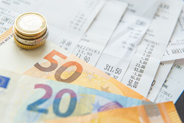 receipts, notes and coins; payment of daily expenses.