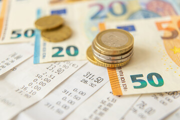 receipts, notes and coins; payment of daily expenses.