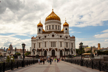 Fototapeta na wymiar The Cathedral of Christ the Saviour is a Russian Orthodox Cathedral not far from the Kremlin and is a popular tourist destination in Moscow, Russia.