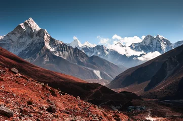 Photo sur Plexiglas Ama Dablam Vue sur le pic Ama Dablam dans les montagnes de l& 39 Himalaya au coucher du soleil. Col de Thokla, vallée du Khumbu, région de l& 39 Everest, Népal. Beau paysage d& 39 automne