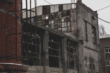 Fototapeta na wymiar Old burned abandoned building