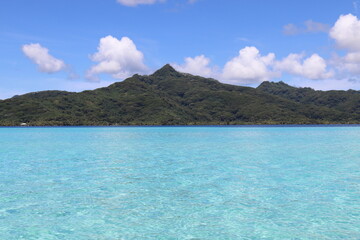Fototapeta na wymiar Lagon turquoise de Taha'a, Polynésie française