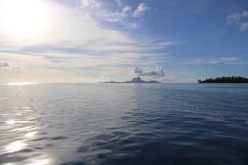 Fototapeta premium Bora Bora vue depuis le lagon de Taha'a, Polynésie française