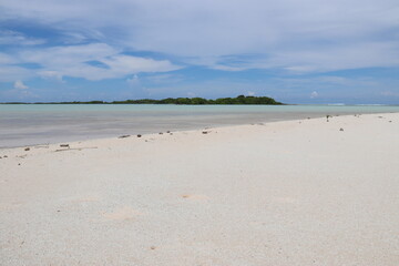 Plage de sable rose à Rangiroa, Polynésie française