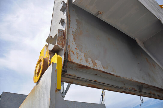 inner side of cargo ship hold hatch cover folding type
