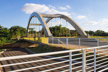 Bridge over the Rio Preto River at the Municipal Reservoir in São José do Rio Preto, SP, Brazil, on a sunny day, surrounded by lush vegetation and calm waters