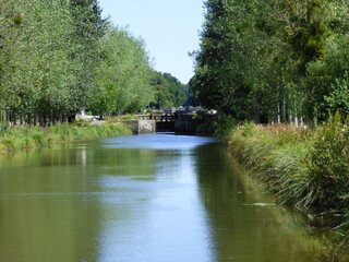 Obraz premium Sur les berges du canal d'Ille et Rance Bretagne