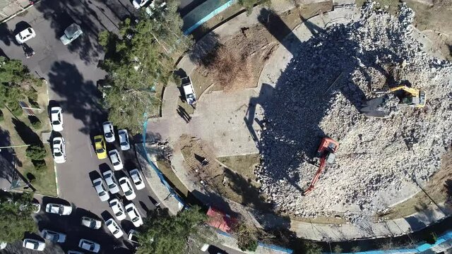 Construction in a busy city