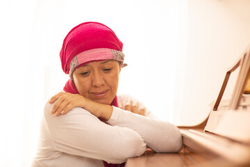 Hispanic cancer-winning lady in pink and white. cancer survivor