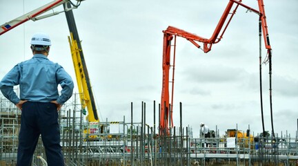 ビル建設の現場監督