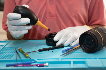 Camera lens mechanic