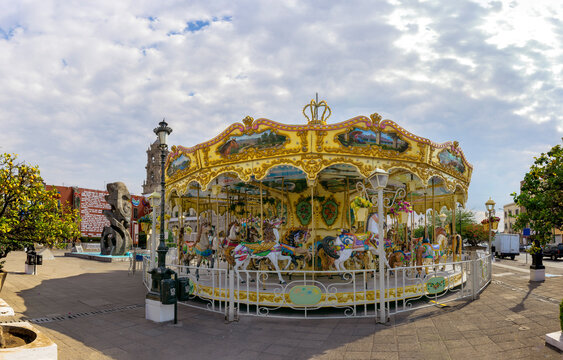 Toma Panor&aacute;mica Centro Irapuato Carrusel Tradicional Colorido Caballos