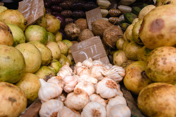 Fototapeta na wymiar Garlic bulbs for sale at a street market in Havana