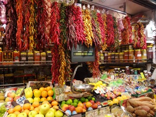 カラフルな香辛料、市場にて/Colorful spice at market