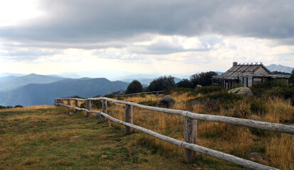 Fototapeta na wymiar The rugged high country of the Victorian Alps in Victoria Australia featuring forest, cabin